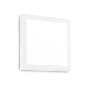 потолочный светильник квадратной формы белого цвета