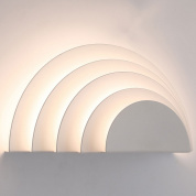 настенный светильник с полукруглым корпусом и направленным световым потоком вверх