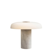 настольная лампа с круглым абажуром из светлого мрамора