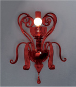 настенное бра с красным стеклянным рожком и декоративными изогнутыми элементами