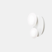 двухламповый потолочный светильник с овальными плафонами белого цвета