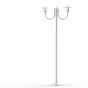 уличный фонарный столб белого цвета с тремя рожками