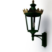 настенный уличный фонарь с прозрачным плафоном и зеленым корпусом