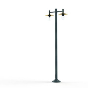 двойной уличный фонарь на тёмно-зелёном основании