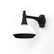 настенное бра с одним плафоном в форме купола на чёрном корпусе