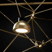 подвесной светильник с куполообразным металлическим плафоном и направленным светом