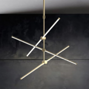 линейная люстра с тремя горизонтальными световыми модулями в золотом корпусе