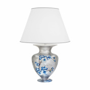 настольная лампа с круглым абажуром на хромированном основании