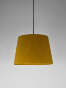 подвесной светильник с мягким текстильным абажуром цвета тёплой горчицы