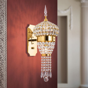 настенный светильник с хрустальными подвесками на золотом основании