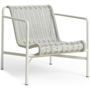 кресло для отдыха с низкой посадкой и шнуровым сиденьем серо-голубого цвета