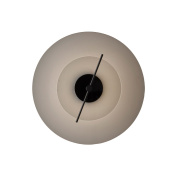 настенный светильник с дисковым корпусом и центральной осью крепления