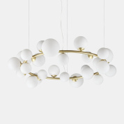 многоламповая подвесная люстра с кольцевой композицией шарообразных стеклянных плафонов