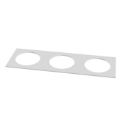 установочная рамка белого цвета на три встроенных модуля