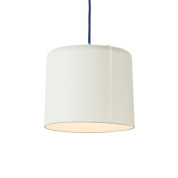 подвесной светильник с матовым цилиндрическим абажуром белого цвета