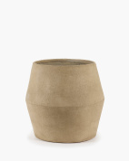 напольное кашпо округлой формы из керамики коричневого цвета