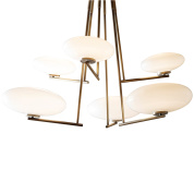 подвесной светильник с несколькими круглыми плафонами на разновысоких держателях