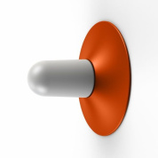 настенное бра оранжевого цвета с металлическим отражателем