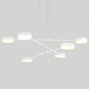 подвесная люстра с перекрещивающимися плафонами на тонких штангах