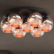 потолочный светильник с семью шарообразными плафонами медного оттенка