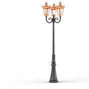 уличный фонарь-столб с четырьмя плафонами и медным верхом