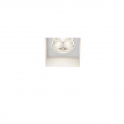 встраиваемый квадратный светильник белого цвета