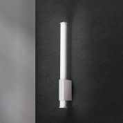 настенный светильник в форме вертикальной трубки с направленным световым модулем