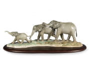 WE FOLLOW IN YOUR STEPS ELEPHANTS Фарфоровый декоративный предмет Lladro 1009388