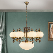 подвесная люстра с семью опаловыми чашеобразными плафонами на литой арматуре