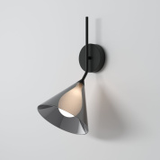 настенный светильник с конусным металлическим плафоном на поворотном кронштейне