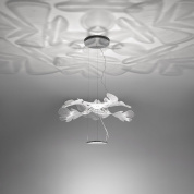 подвесной светильник с декоративными прозрачными элементами в форме лепестков