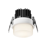 встраиваемый потолочный светильник белого цвета с матовым рассеивателем