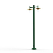 двойной уличный фонарь на зелёной опоре