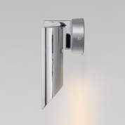 настенный светильник с изогнутым металлическим отражателем на круглом основании