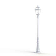 уличный фонарный столб белого цвета с прозрачным плафоном