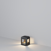 ландшафтный светильник серого цвета с квадратным основанием