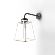 настенный светильник белого цвета с прозрачным плафоном