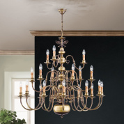 крупная многоярусная люстра с каскадными рожками на патинированном металлическом каркасе