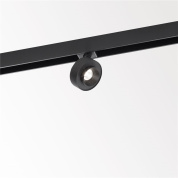 трековый светильник на гибком шинопроводе с регулируемым световым направлением для различных систем