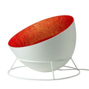 торшер с наклонным полусферическим абажуром и красной внутренней отделкой