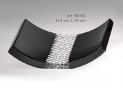 мыльница из чёрного изогнутого корпуса с текстурным декором