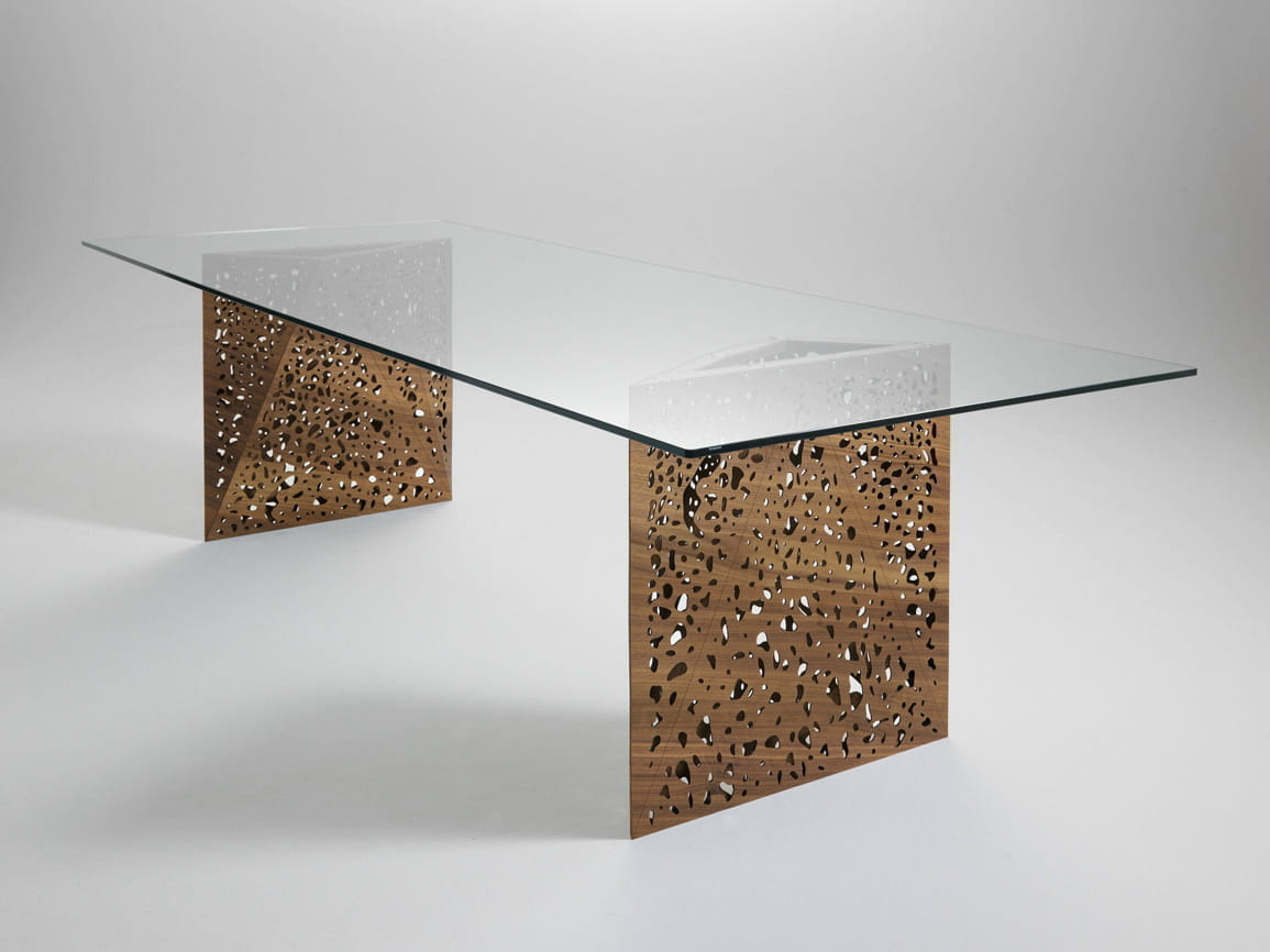 Необычные столы из стекла