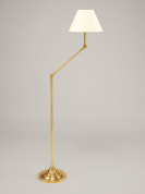 торшер с угловым кронштейном и абажуром из ткани на латунной стойке