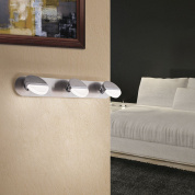 настенный светильник с тремя цилиндрическими модулями в горизонтальной компоновке