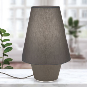 настольная лампа с большим текстильным абажуром конической формы в сером цвете