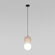 подвесной светильник с шарообразным стеклянным плафоном и декоративным каменным шаром