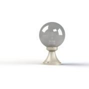 садовый светильник песочного оттенка с круглым плафоном из матового стекла