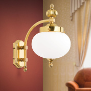 одноламповое настенное бра с опаловым купольным плафоном и золотистой декоративной основой