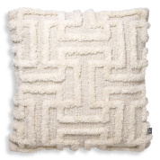 подушка квадратной формы с геометрическим узором на фактурной ткани