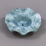 керамический плафон органической формы синего тона